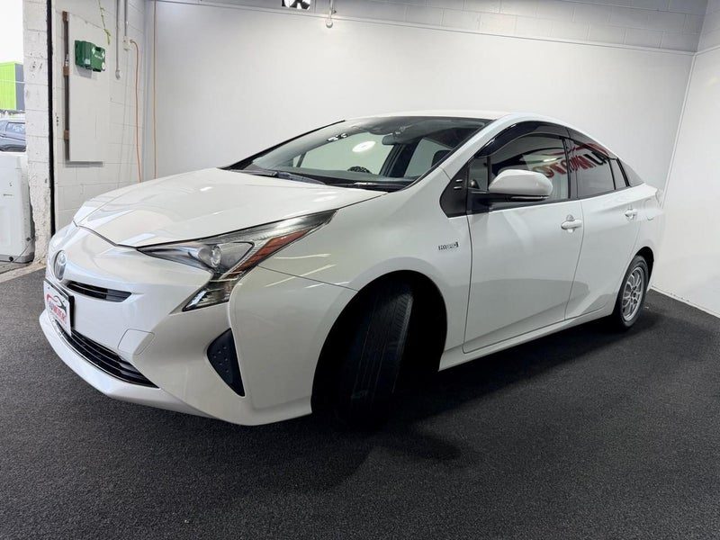 2017 Toyota Prius 5D S, photo 3