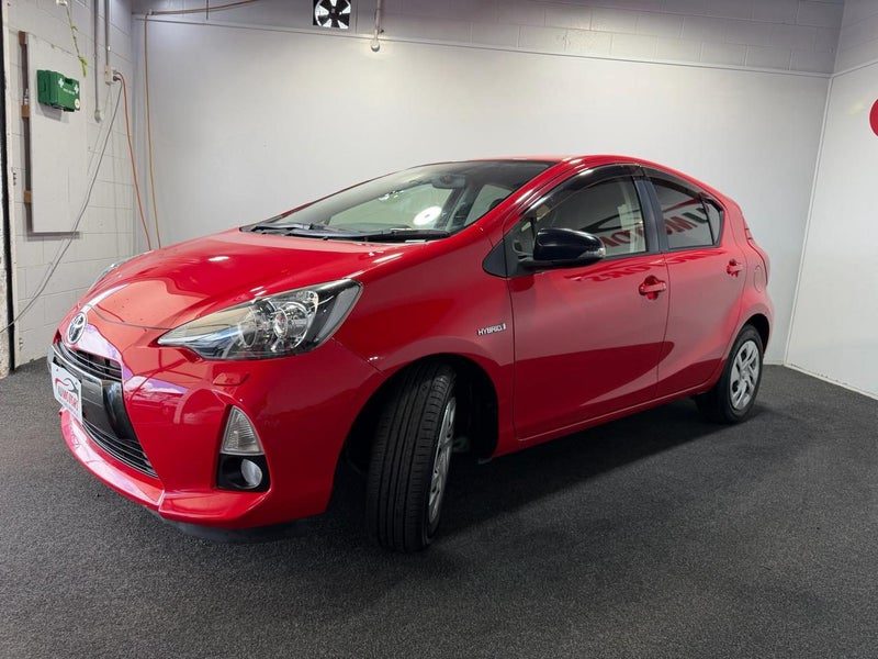 2012 Toyota Aqua HYBRID / REV CAM, photo 2