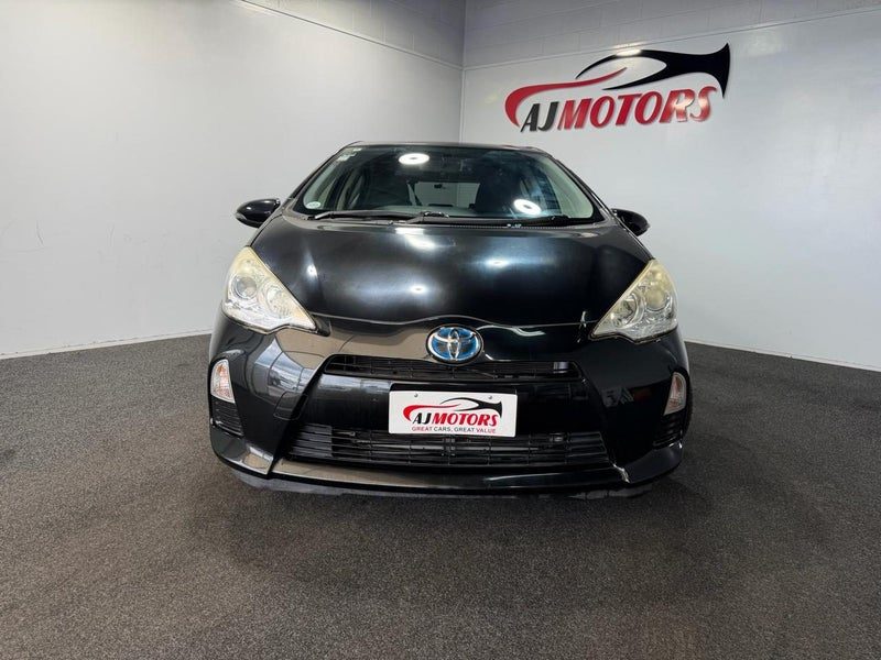 2014 Toyota Aqua, photo 2