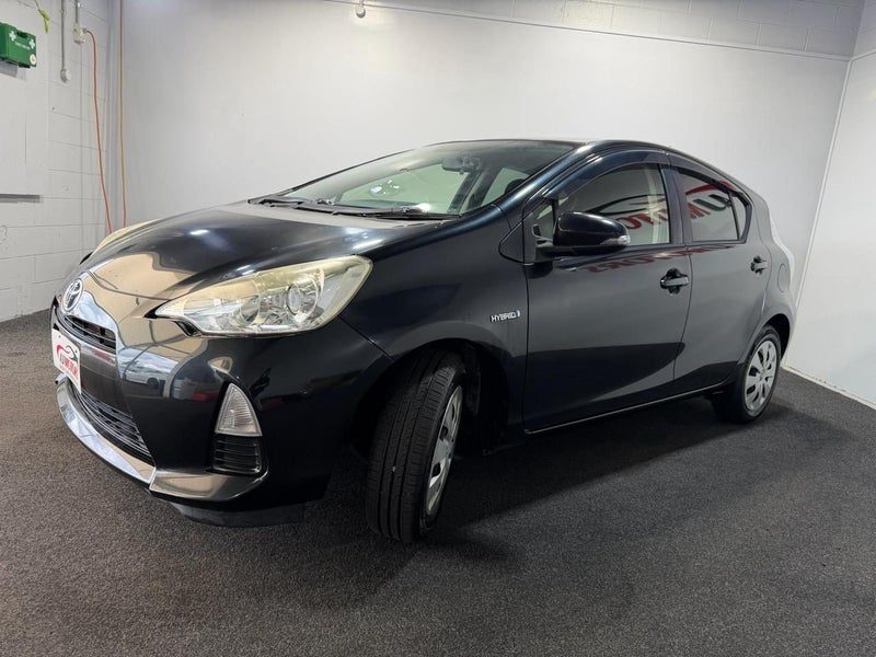 2014 Toyota Aqua, photo 3