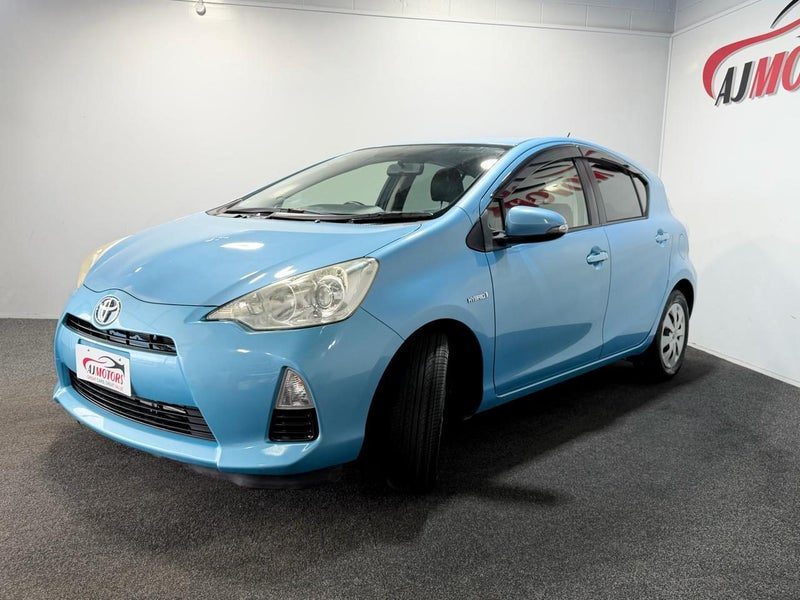 2013 Toyota Aqua 1.5L Petrol Hybrid, photo 3