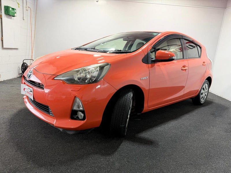 2012 Toyota Aqua 1.5 push start button, photo 3