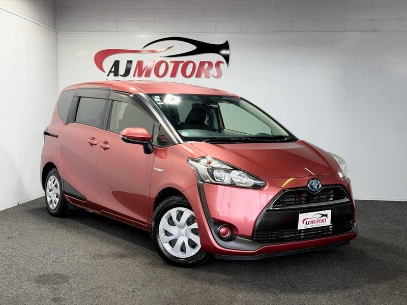 2015 Toyota Sienta HYBRID, main photo