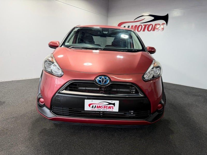 2015 Toyota Sienta HYBRID, photo 2