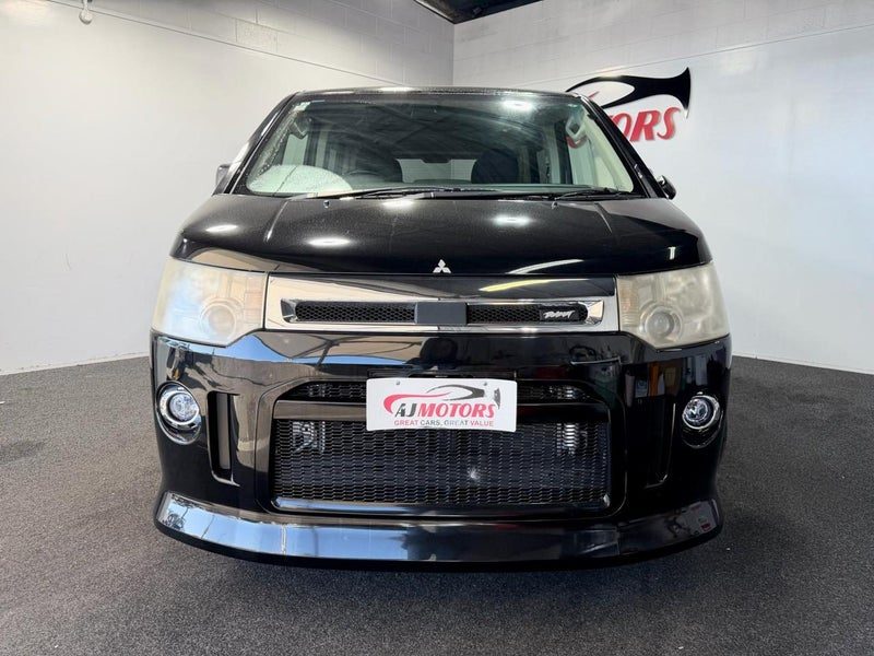 2012 Mitsubishi Delica 8 SEATS / BLACK TRIM, photo 2