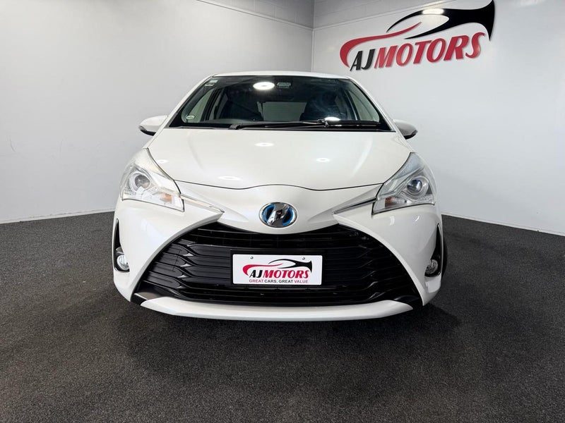 2017 Toyota Vitz HYBRID, photo 2