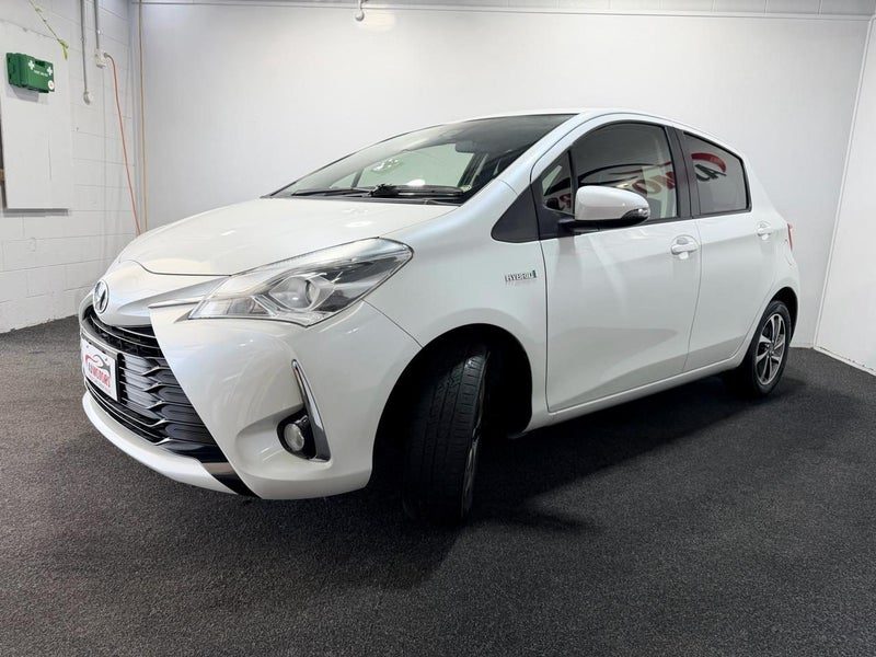 2017 Toyota Vitz HYBRID, photo 3