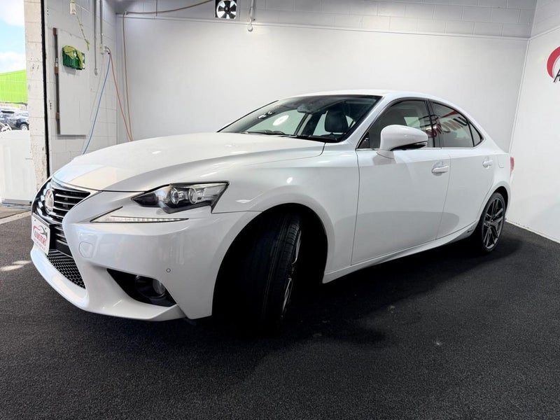 2014 Lexus IS 300h Sports, photo 3