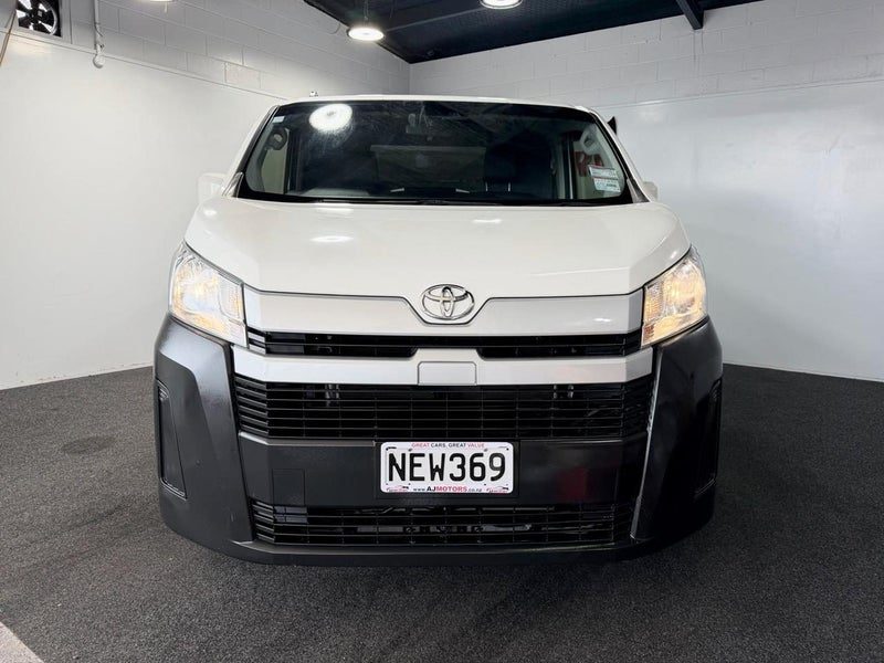 2020 Toyota Hiace ZR GVN 2.8DT/6AT, photo 2