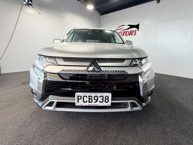 2022 Mitsubishi Outlander LS 2.4P/4WD 7 SEATER, photo 2