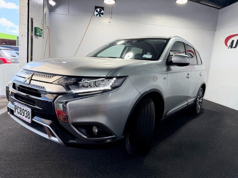 2022 Mitsubishi Outlander LS 2.4P/4WD 7 SEATER, photo 3