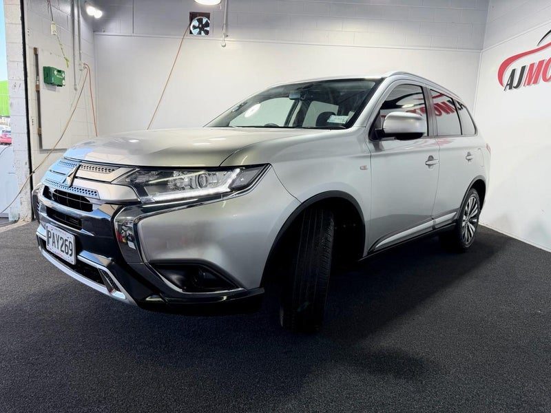 2022 Mitsubishi Outlander LS / 7 SEATER / NZ NEW, photo 3
