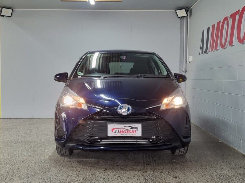 2018 Toyota Vitz HYBRID F, photo 2
