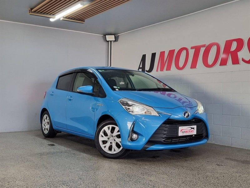 2017 Toyota Vitz HYBRID U, main photo
