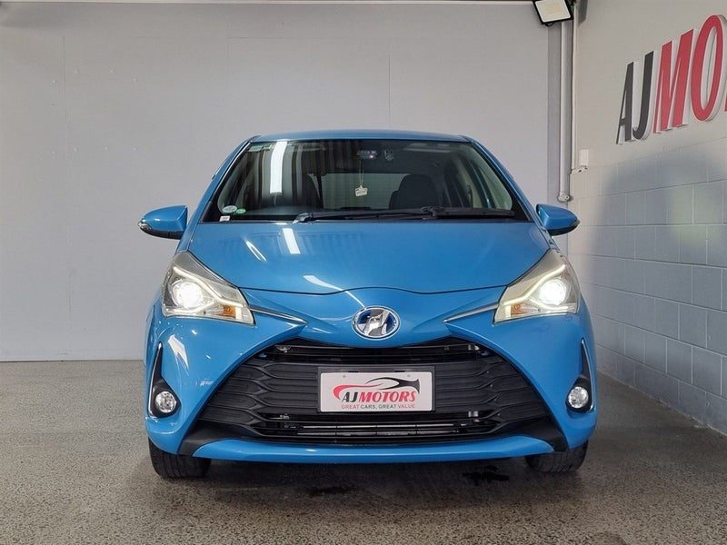 2017 Toyota Vitz HYBRID U, photo 2