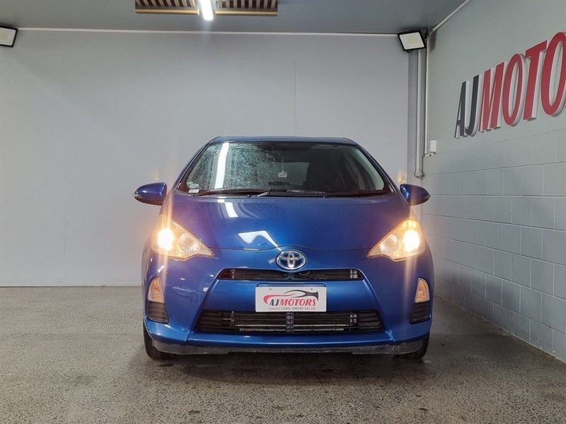 2013 Toyota Aqua S, photo 2