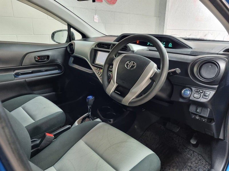 2013 Toyota Aqua S, photo 3