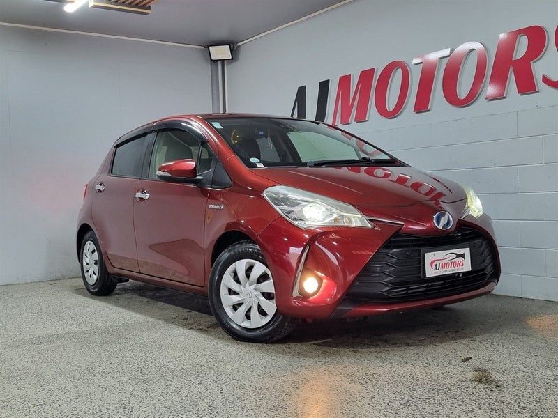 2019 Toyota Vitz HYBRID F, main photo