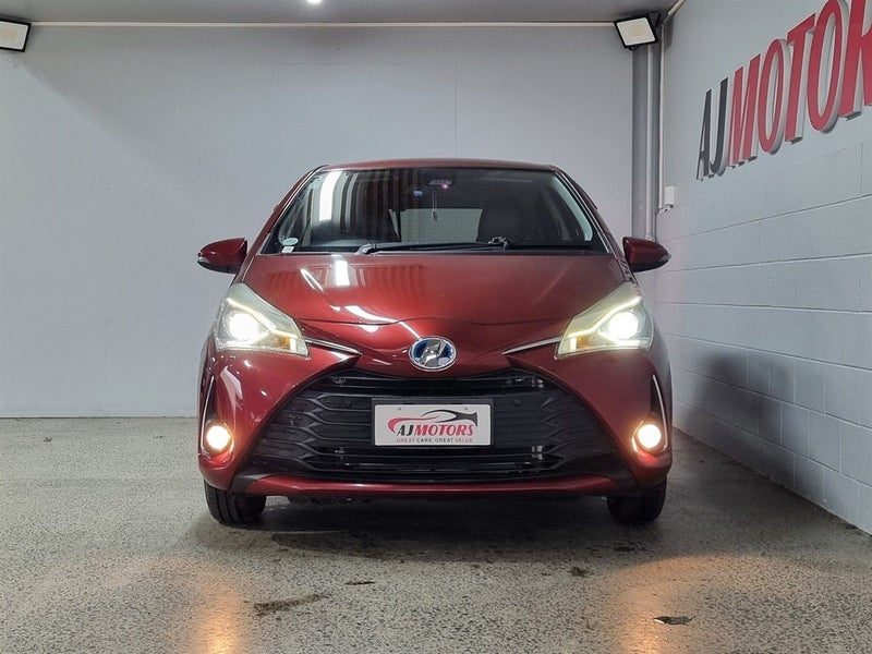 2019 Toyota Vitz HYBRID F, photo 2