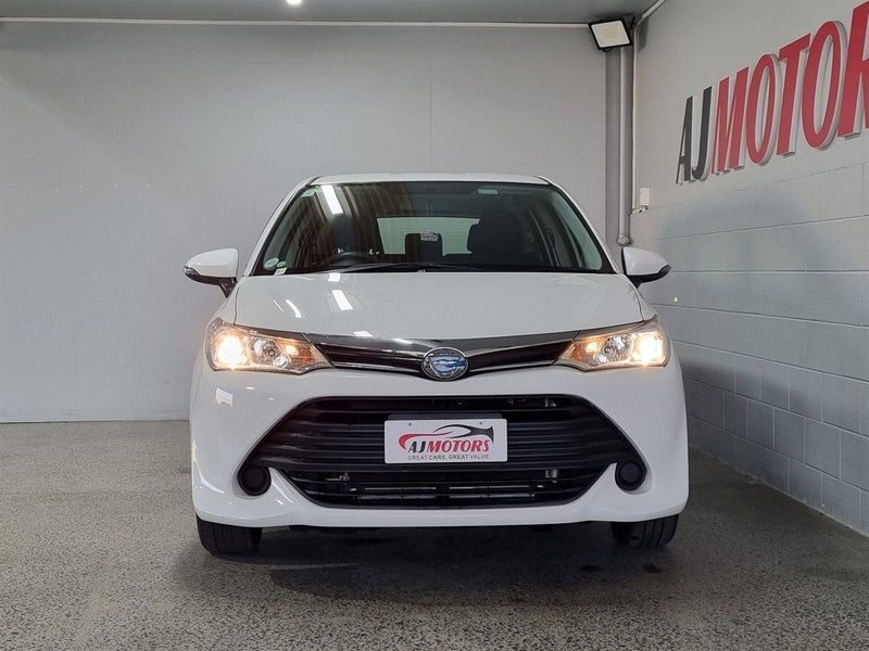 2017 Toyota Corolla FIELDER HYBRID, photo 2