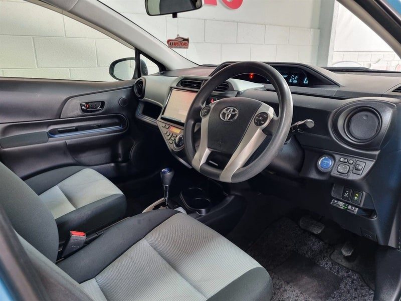 2014 Toyota Aqua S, photo 3