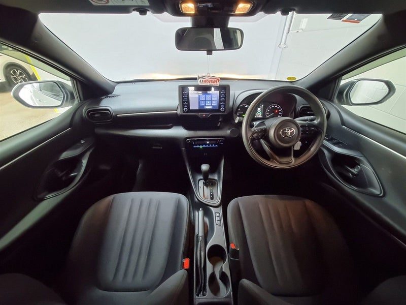2021 Toyota Yaris HYBRID X, photo 3
