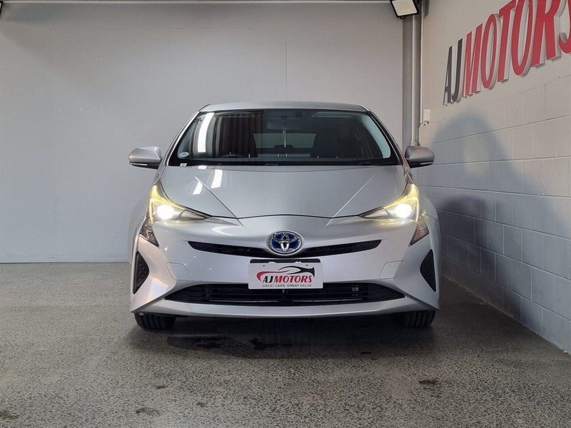 2016 Toyota Prius E, photo 2