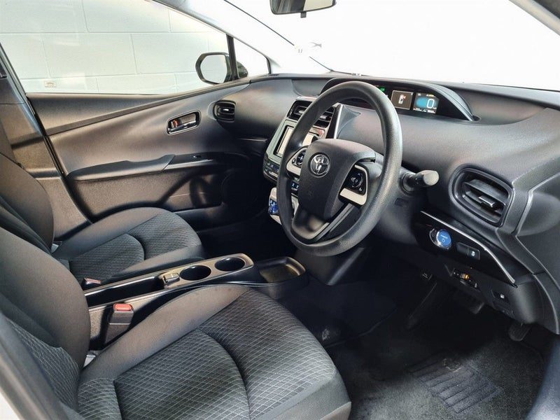 2016 Toyota Prius E, photo 3