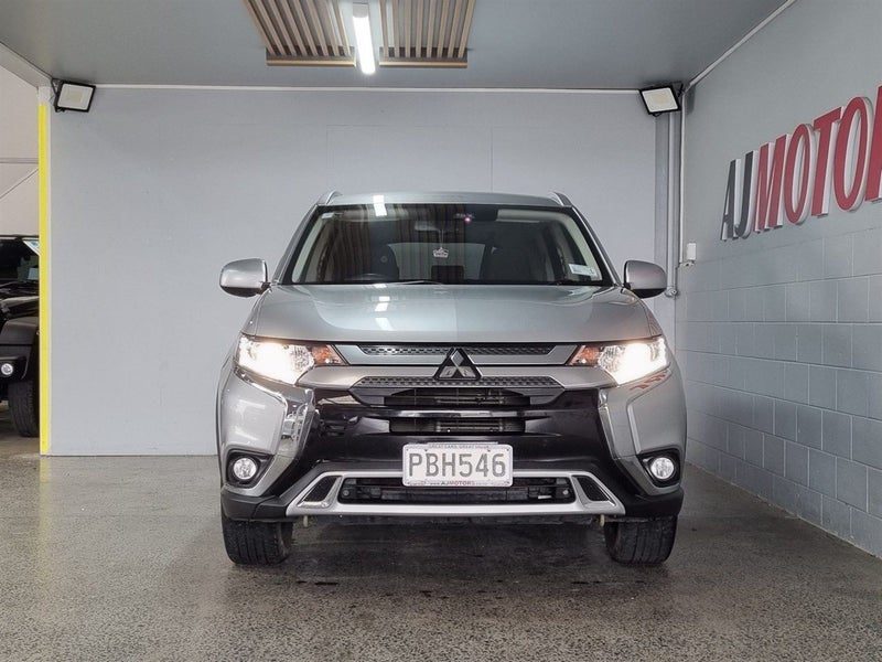 2022 Mitsubishi Outlander LS (NZ New), photo 2