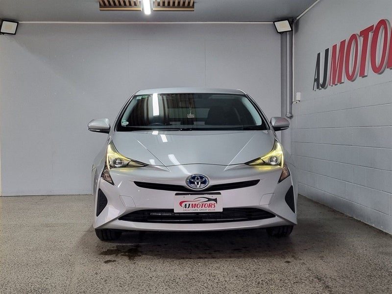 2018 Toyota Prius E, photo 2