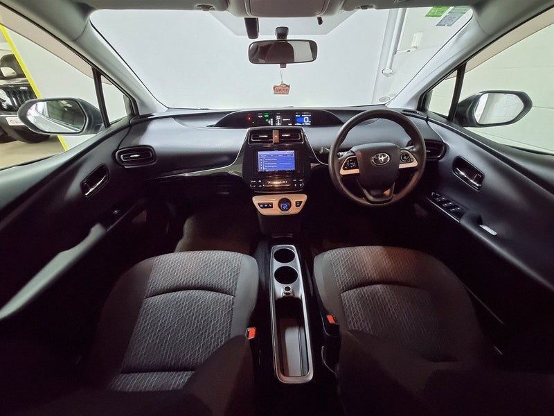2018 Toyota Prius E, photo 3
