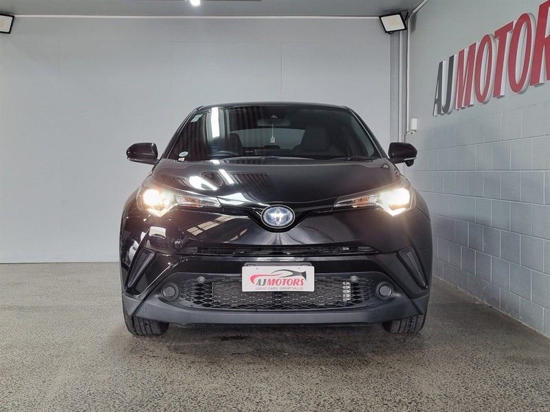 2017 Toyota C-HR HYBRID S, photo 2