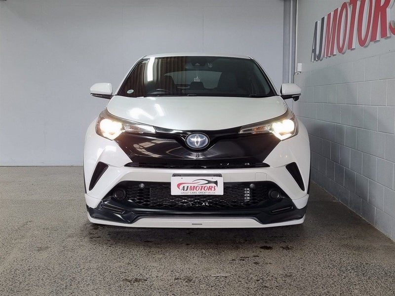 2017 Toyota C-HR HYBRID S, photo 2