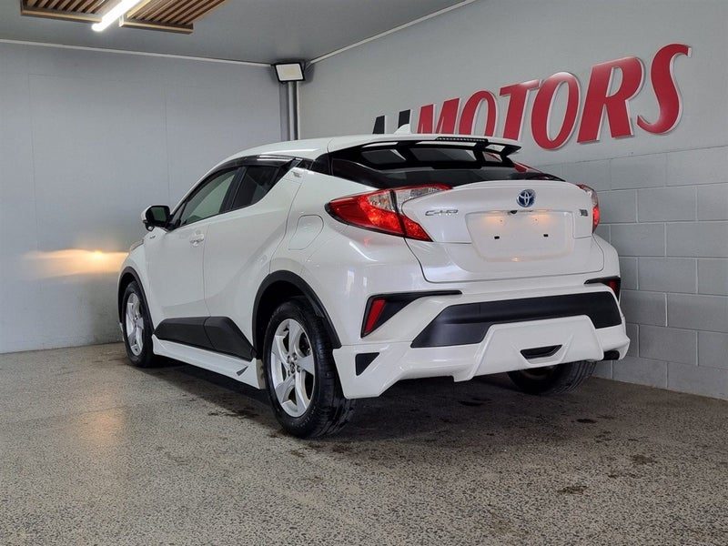 2017 Toyota C-HR HYBRID S, photo 3