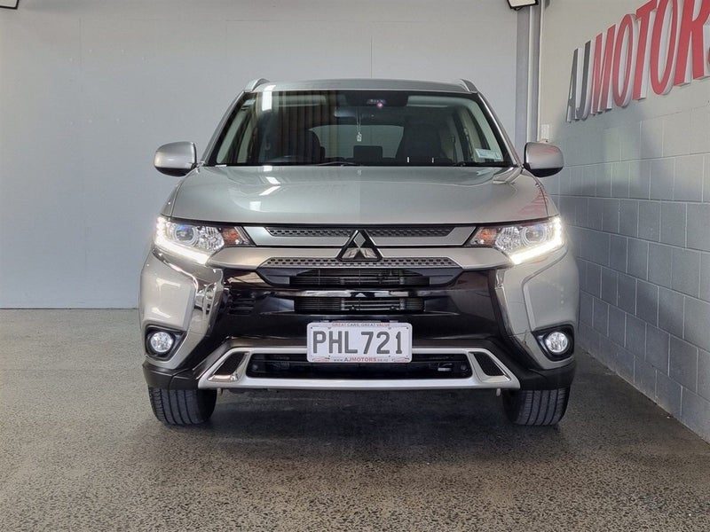 2022 Mitsubishi Outlander LS (NZ New), photo 2