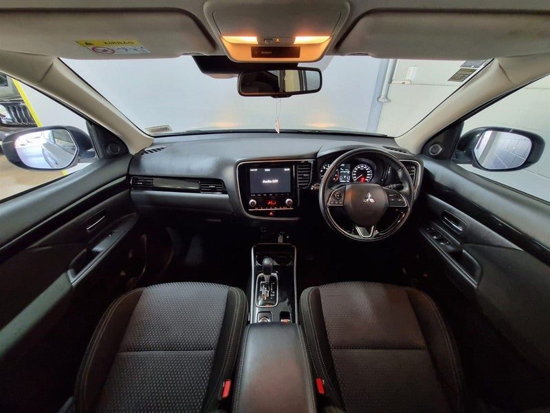 2022 Mitsubishi Outlander LS (NZ New), photo 3