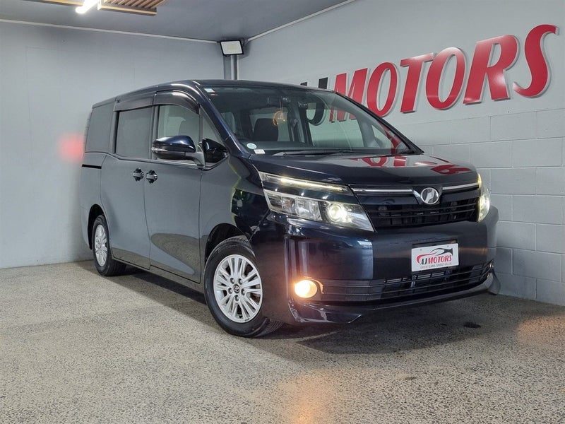 2014 Toyota Voxy V, main photo