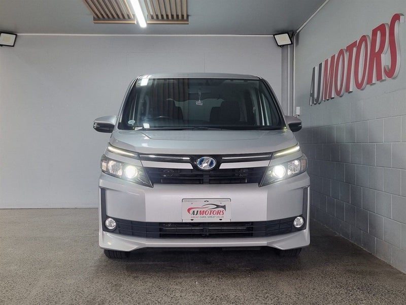 2014 Toyota Voxy HYBRID V, photo 2