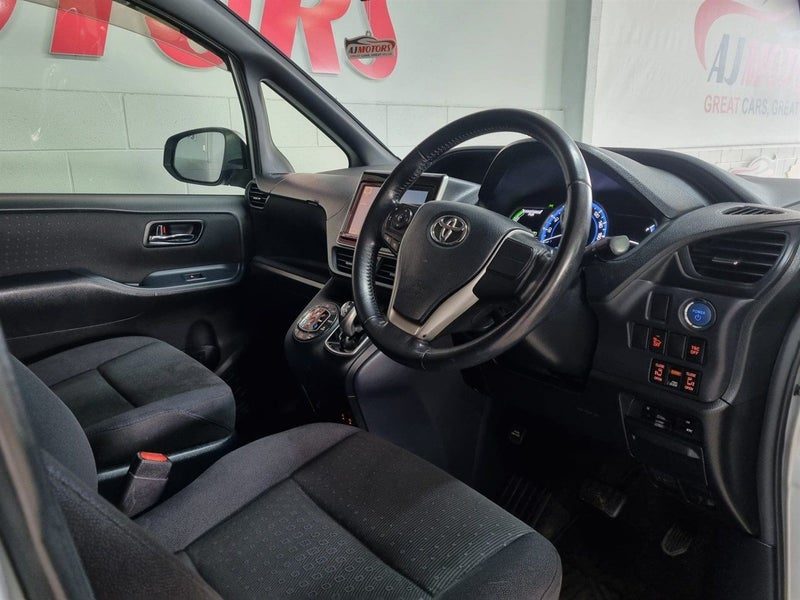 2014 Toyota Voxy HYBRID V, photo 3