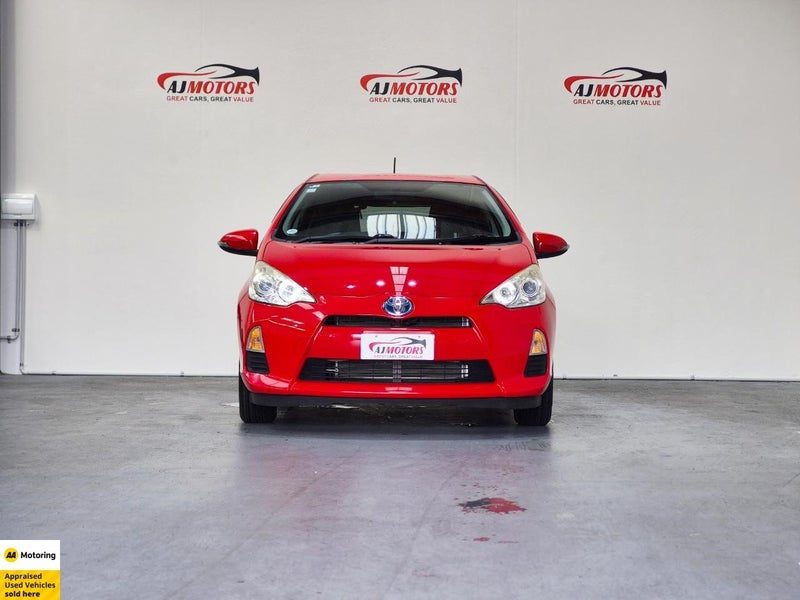 2013 Toyota Aqua S Hybrid, photo 2