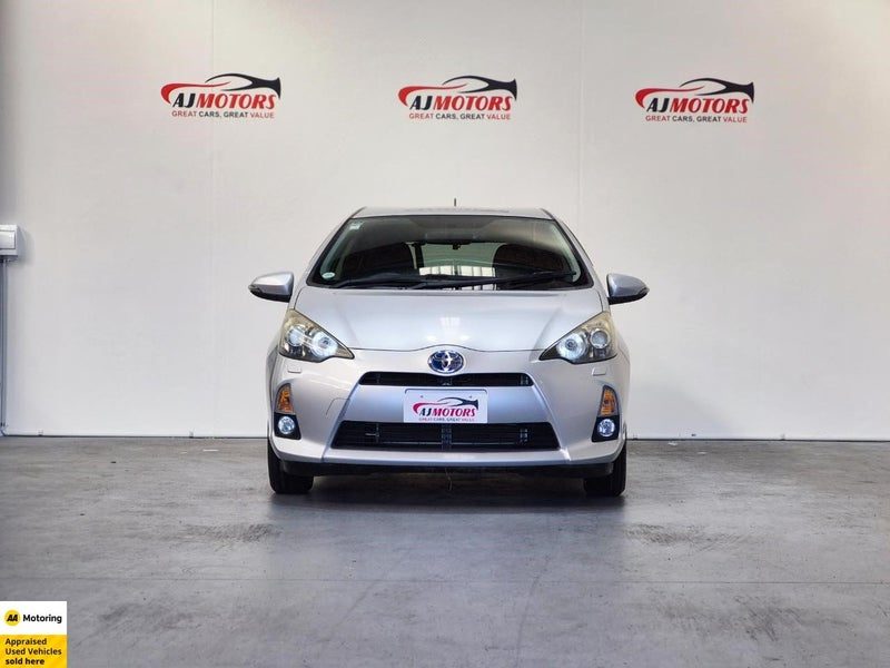 2013 Toyota Aqua S Hybrid, photo 2
