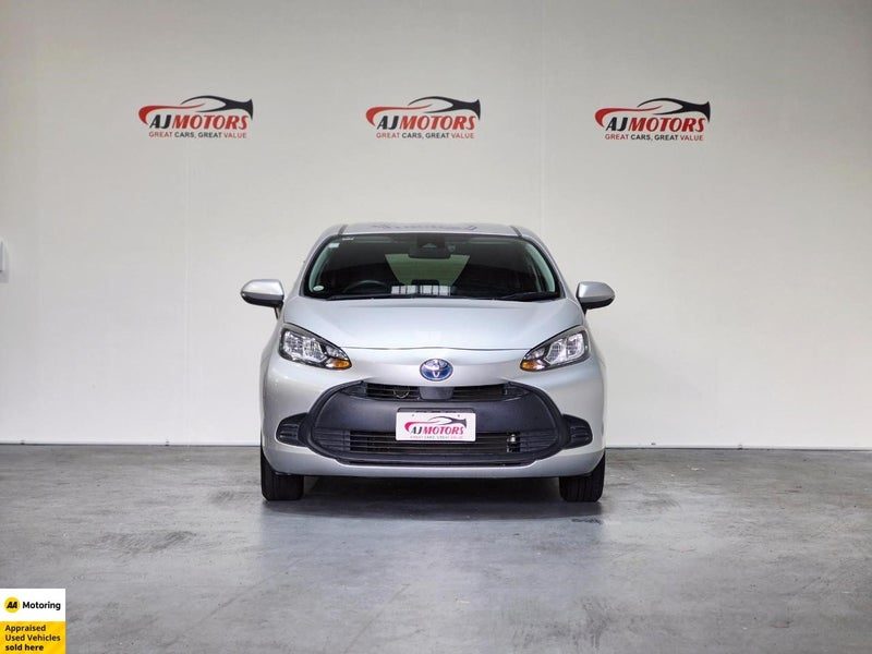 2022 Toyota Aqua 1.5L Hybrid / Push Start, photo 2