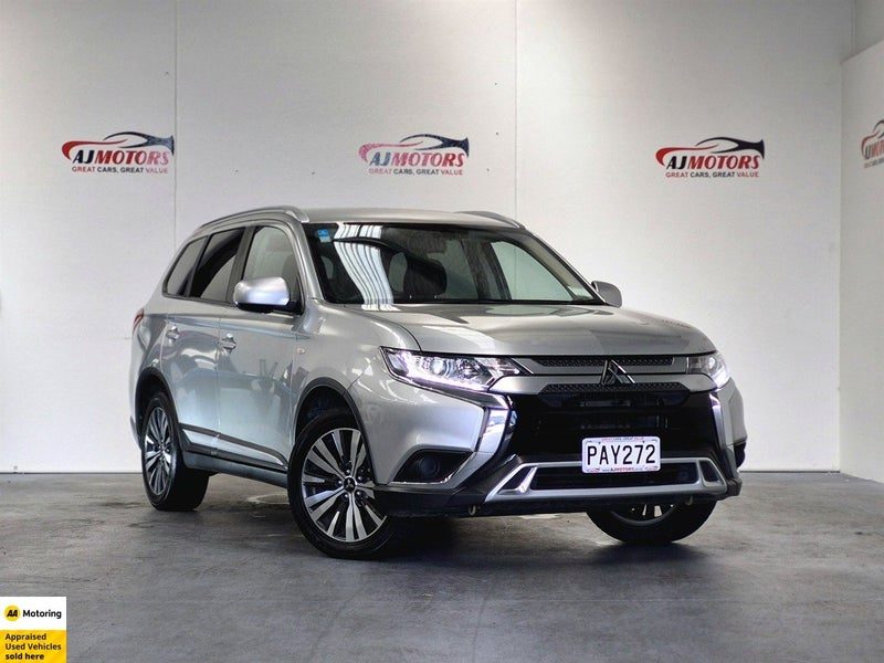 2022 Mitsubishi Outlander LS / 7 SEATER / NZ NEW, main photo