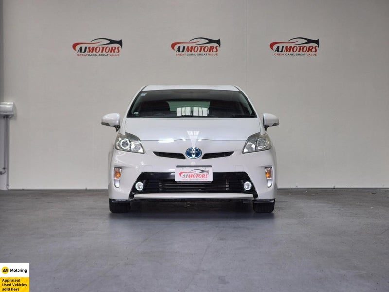 2013 Toyota Prius Hybrid S, photo 2
