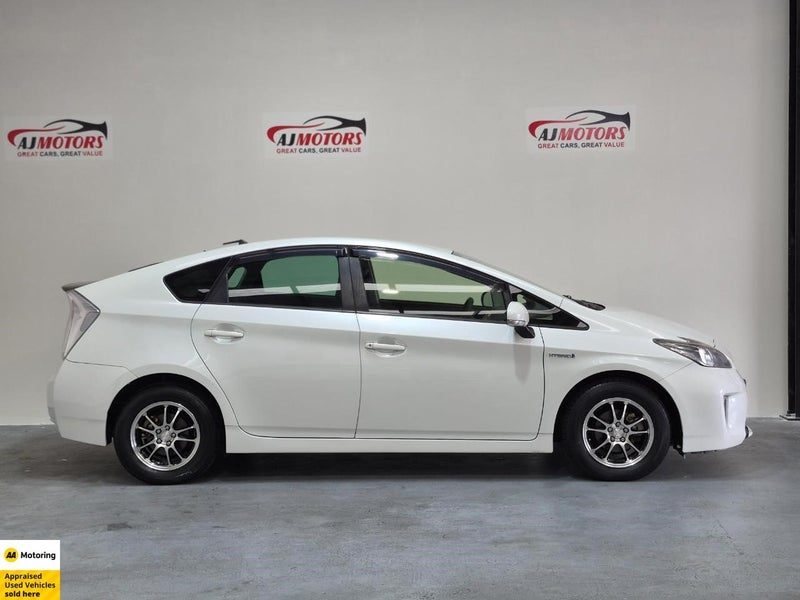 2013 Toyota Prius Hybrid S, photo 3