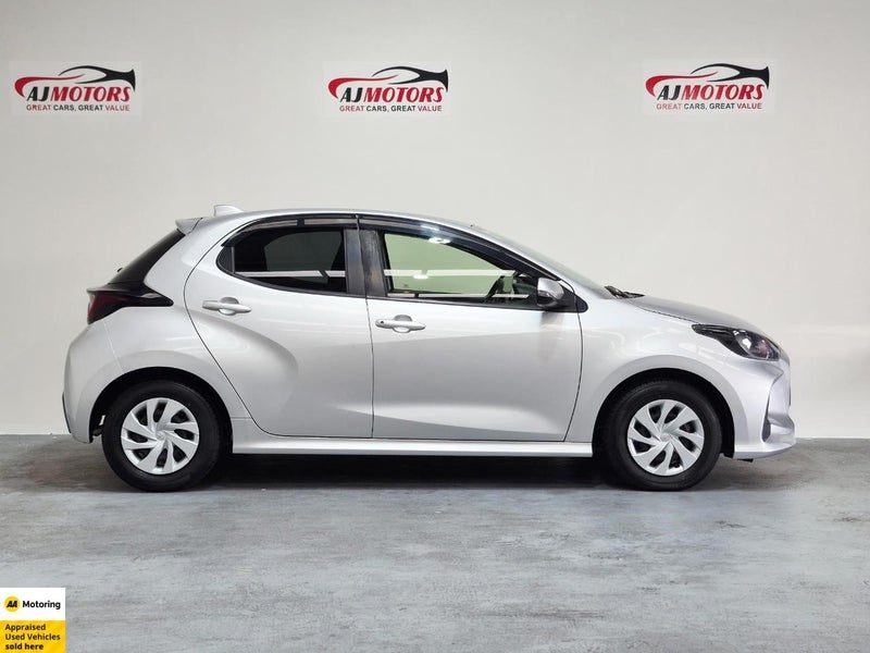 2021 Toyota Yaris HYBRID X, photo 3