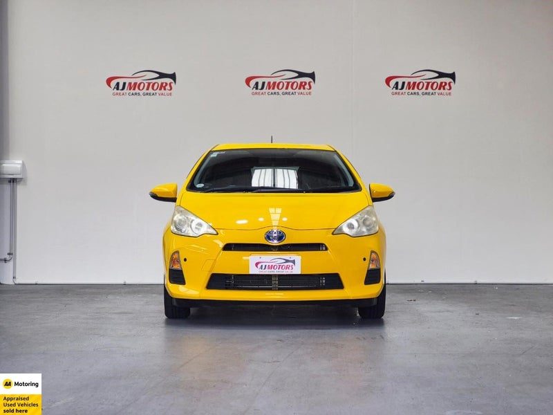 2013 Toyota Aqua Hybrid G / Push Start, photo 2