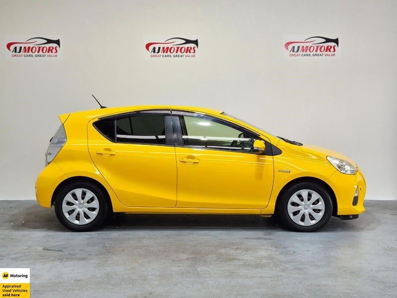 2013 Toyota Aqua Hybrid G / Push Start, photo 3