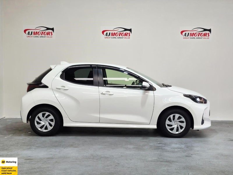 2021 Toyota Yaris HYBRID X, photo 3