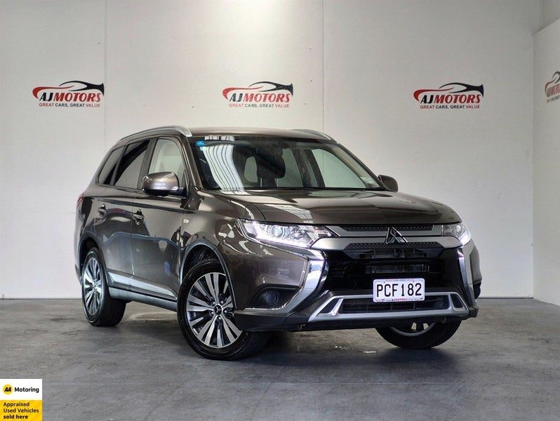 2022 Mitsubishi Outlander LS / 7 SEATER / NZ NEW, main photo